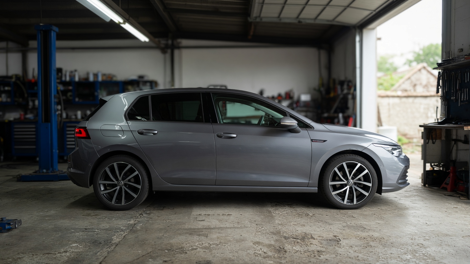 Volkswagen Golf déposée à l’atelier lors d’une navette professionnelle